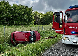 Incidente in tangenziale a Moncalieri: una Fiat Panda esce di strada e si ribalta