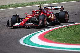Ferrari, le novità funzionano: Leclerc davanti a tutti a Imola, Verstappen nervoso