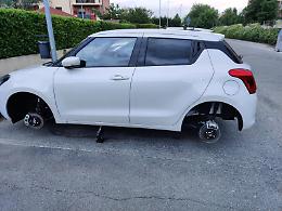 Automobili ancora nel mirino, questa volta i ladri si portano via le ruote