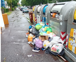 Caos rifiuti ad Altessano: residenti in rivolta per l'abbandono selvaggio