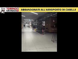 Il volo Ryanair arriva in ritardo in piena notte, passeggeri "abbandonati" all'aeroporto di Torino Caselle