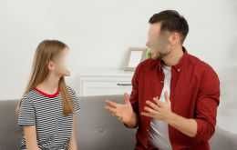 «Ha rovinato la vita a una bambina»: lo sfogo dei genitori dopo la condanna del babysitter dei vip