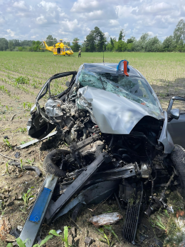 Si schianta contro un albero e muore sul colpo nell'incidente