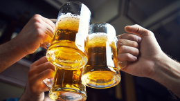 Smettere di bere per un mese cambia davvero il corpo (e la mente): tutti gli effetti del Dry January