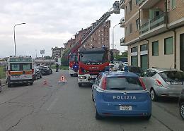 Paura a Torino, una bimba di 3 anni resta sola in casa e rischia di cadere dalla finestra