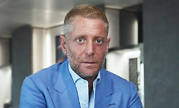 Le carte di John e il bancomat di Lapo, cosa fanno gli Elkann con i soldi?