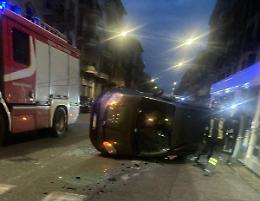 Fa ribaltare una Fiat Panda e scappa nella notte: ora è caccia al pirata della strada