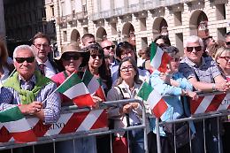 Festa della Repubblica: il Tricolore, la banda e le forze armate in piazza per l’alza bandiera - TUTTE LE FOTO 