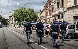 Viaggio tra i disperati di Barriera di Milano: fantasmi, degrado e droga sotto le ruote