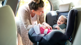 L'importanza del seggiolino omologato per la sicurezza dei bambini: ecco gli obblighi da rispettare
