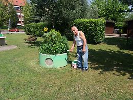 Grugliasco celebra Agostino, il pensionato che tiene in ordine il parco