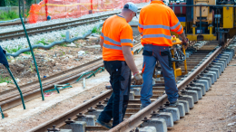 Il futuro incerto dello stabile vicino alla stazione di Alba: tra progetti e controversie