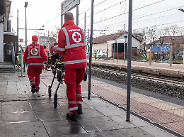 Investito da un treno, muore sul colpo a 51 anni 
