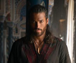Can Yaman è Sandokan: le prime immagini già virali sul web