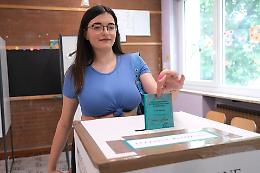 Il giorno del voto: a Torino si cercano scrutatori e presidenti. Due seggi aprono in ritardo