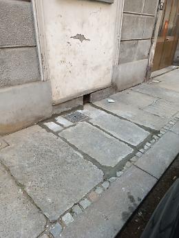 Ripristinata la buca di Via Banfo con lastre storiche