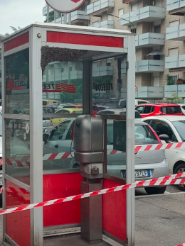 Santa Rita: sciame di vespe trova rifugio in una cabina telefonica