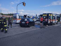 Scontro tra una Fiat Panda e un autobus della GTT  a Venaria, tre i feriti