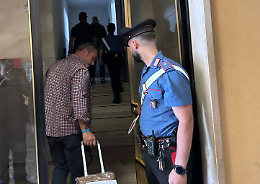 Mara Favro, blitz dei carabinieri con i cani in casa della donna scomparsa