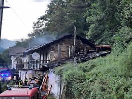 Prende fuoco una casa in montagna a Villar Perosa: complicate le operazioni di spegnimento 