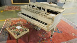 Venduto all'asta il pianoforte di Rol, su cui venne composto il tema de "Il Padrino"