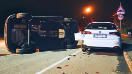 Incidente a Pianezza: sterza per evitare un animale che attraversa la strada e l'automobile si ribalta