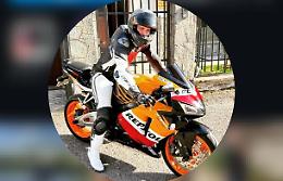 Ferito nello scontro con un'automobile, motociclista muore dopo il ricovero