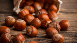 Novi rinnova l'accordo con Coldiretti: si rifornirà solo dai produttori di nocciole della regione Piemonte
