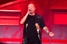 Max Pezzali: sei un mito per Torino. E poi lo stadio chiude per "ferie"