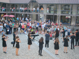 Chieri celebra la Festa della Musica tra le note dei Beatles e i successi italiani