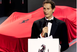 Ecco la Ferrari elettrica di John Elkann: "È unica". E costa mezzo milione