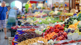 Sul mercato di corso Chieti pende un maxi-debito: «Rischiamo di stare senza luce e acqua» 
