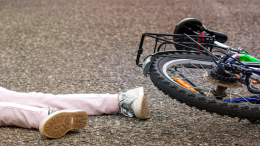 Perde il controllo della bici e cade in un dirupo: paura sulla Sp47 a Pont Canavese