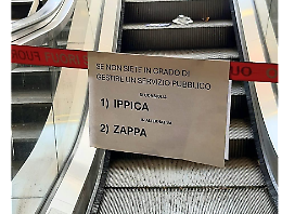 “Datevi all’ippica”, Il cartello contro Gtt davanti alle scale mobili ferme