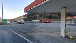 Si ferma in autogrill e muore: camionista ha un malore durante una sosta 