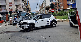 Scontro tra due auto all'incrocio, due persone ferite in ospedale