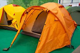 Ruba una tenda da campeggio e viene arrestato dopo un inseguimento