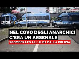 VIDEO - Nel covo degli anarchici c'era un arsenale: ecco cos'ha trovato la polizia