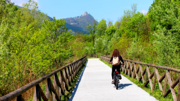 Vandali in azione: la Ciclovia Francigena bersaglio degli incivili