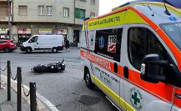 Auto contro moto: lo schianto forse a causa di una precedenza mancata