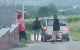 Botte, 25 euro al giorno e «tanti albesi razzisti»: le storie dei braccianti sfruttati nelle Langhe