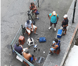 L’attacco del Consolato del Perù: «Basta bivacchi, la nostra comunità è indignata»