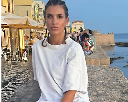 Nuovo look con le treccine, Elisabetta Canalis fa impazzire i suoi fan