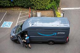 «Corrieri come pecore»: così Amazon sfrutta i lavoratori e porta via milioni allo Stato