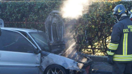 Auto in fiamme a Castellamonte, salvo il conducente