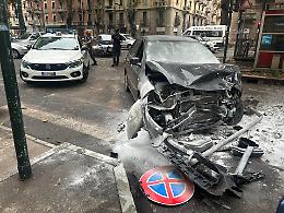 Terribile schianto all'incrocio, due feriti in ospedale