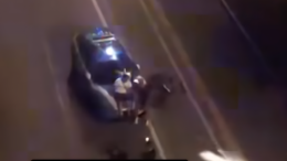 Caos sul Lungo Dora Napoli: dopo una rissa, tre ragazzi si siedono sul cofano della volante per farsi scattare una foto