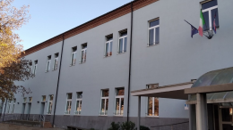 Alba: ad agosto la palestra della scuola Macrino accoglierà senza fissa dimora e lavoratori stagionali 
