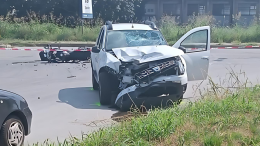 Scontro frontale tra auto e moto, due feriti. Il motociclista è grave al Cto