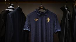 Un po' polo, un po' anni Ottanta (vedi il logo): ecco la terza maglia Juventus. Ma manca ancora una cosa...